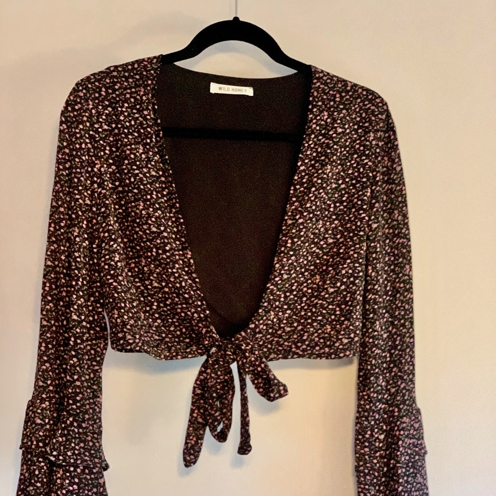 🌸Isabelle's Cabinet Wild Honey Floral Crop Top🌸